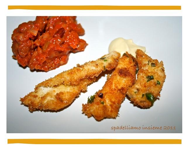 bastoncini-di-pollo-fritti-in-salsa-R-9zNWsi