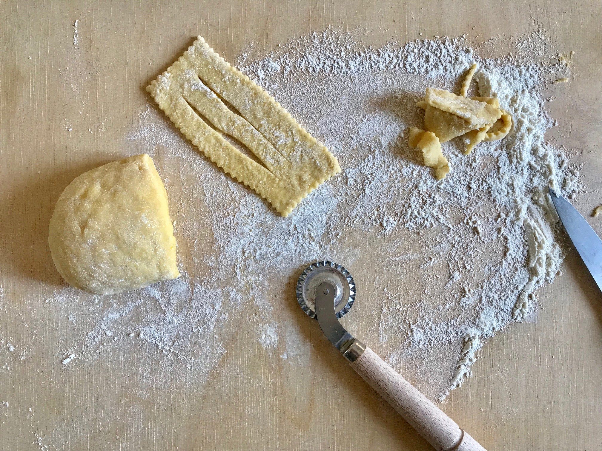 chiacchiere preparazione_spadelliamo