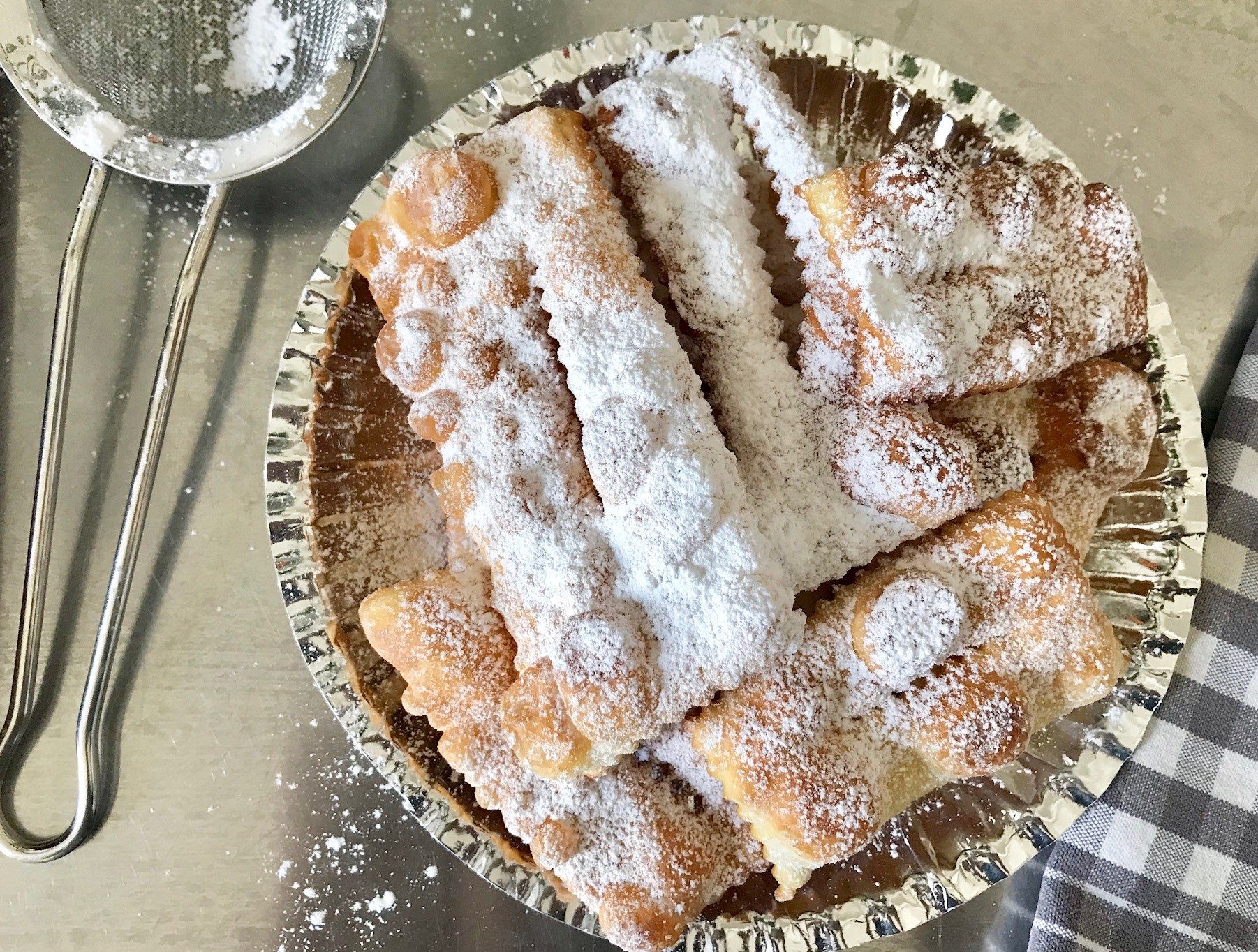 chiacchiere spadelliamo zucchero a velo